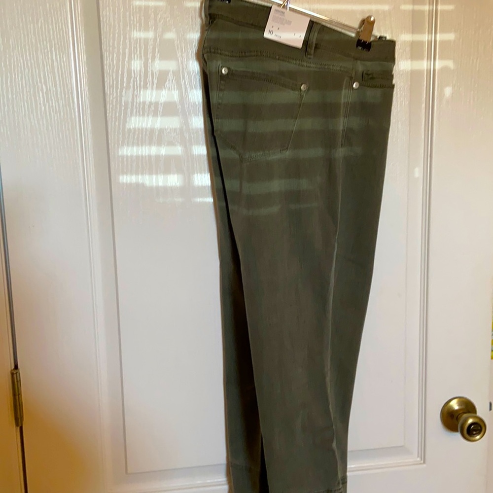 Cropped authentic fit